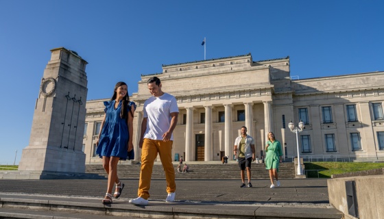 Couple walking up Auckland Museum steps 